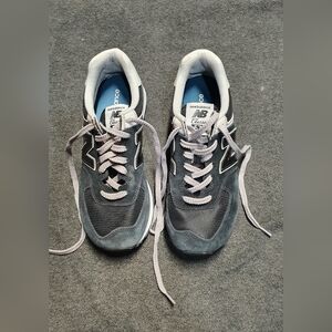 New Balance 574 Core Women’s Size 8.5 - Black/White - WL574EVB